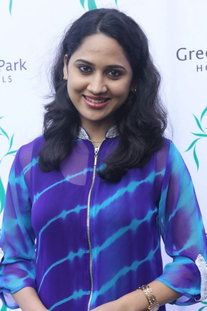 Very Cute Smile Photos Of Actress Miya George 2