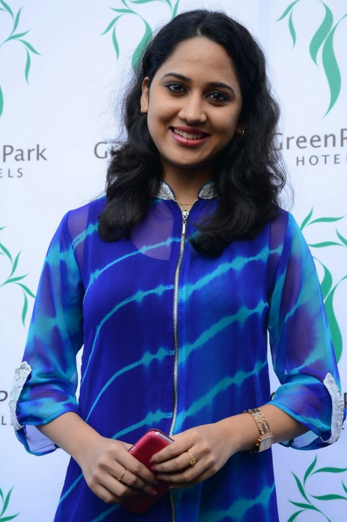 Very Cute Smile Photos Of Actress Miya George 5