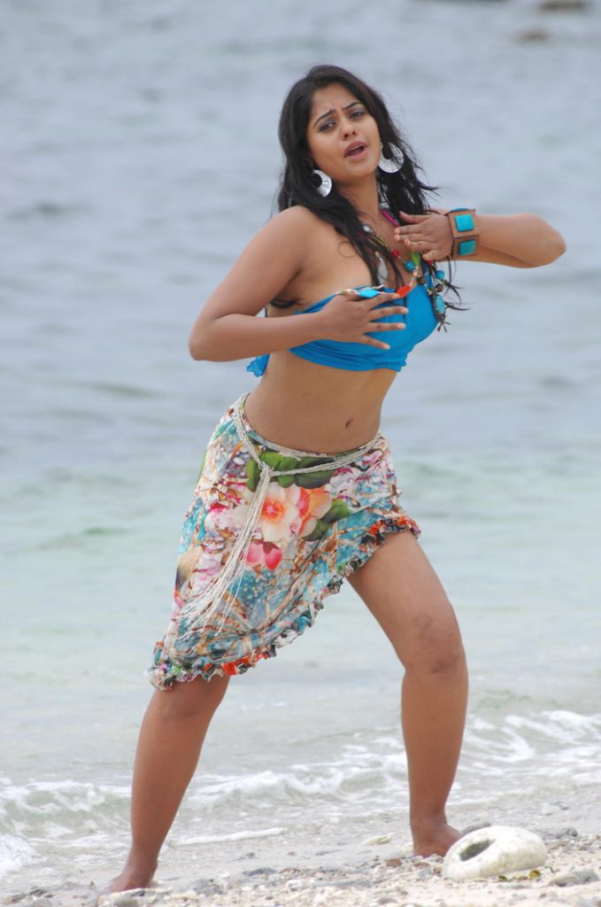 Very Hot And Spicy Images Of Tamil Film Actress Bindu Madhavi 16