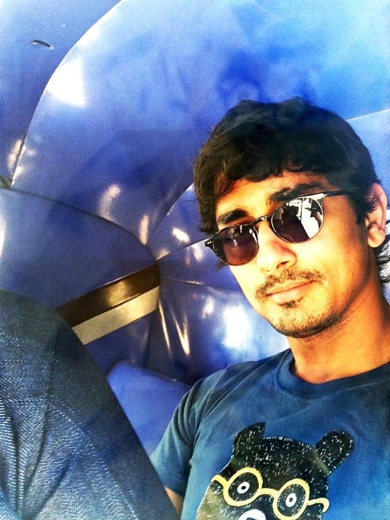 Actor Siddharth Very Cool And Stylish Photos Images Gallery (24)