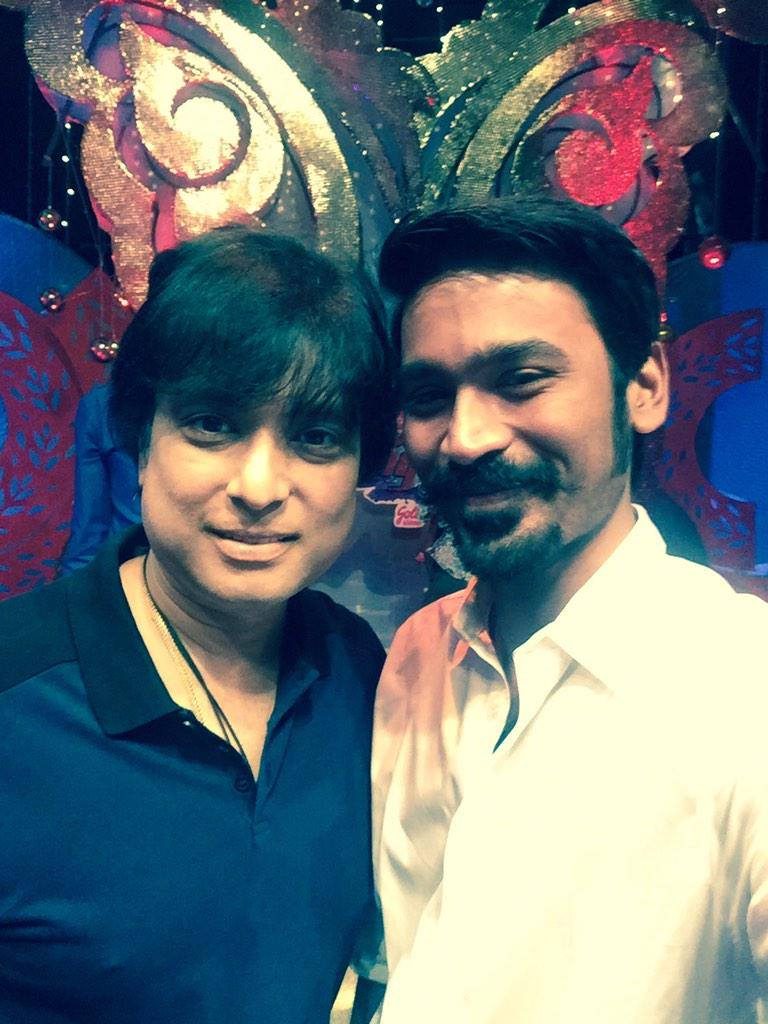 Best Collection Of Actor Dhanush Cute Selfies With Co Stars (19)