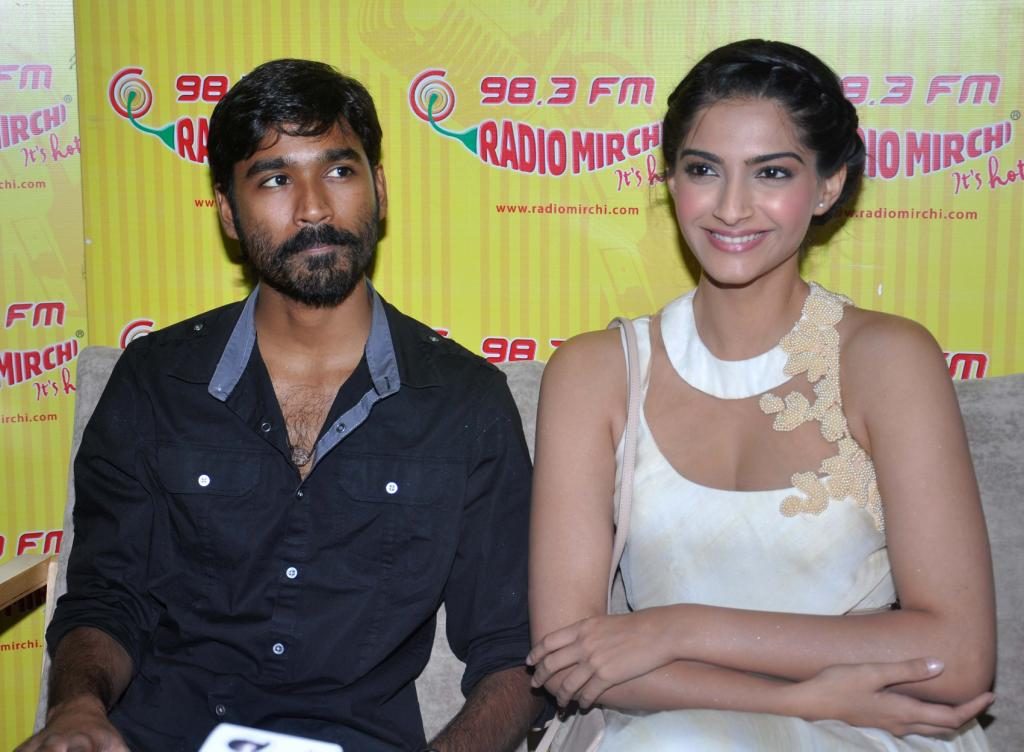 Cool Photo Gallery Of Actor Dhanush With Bollywood Actress Sonam Kapoor (11)
