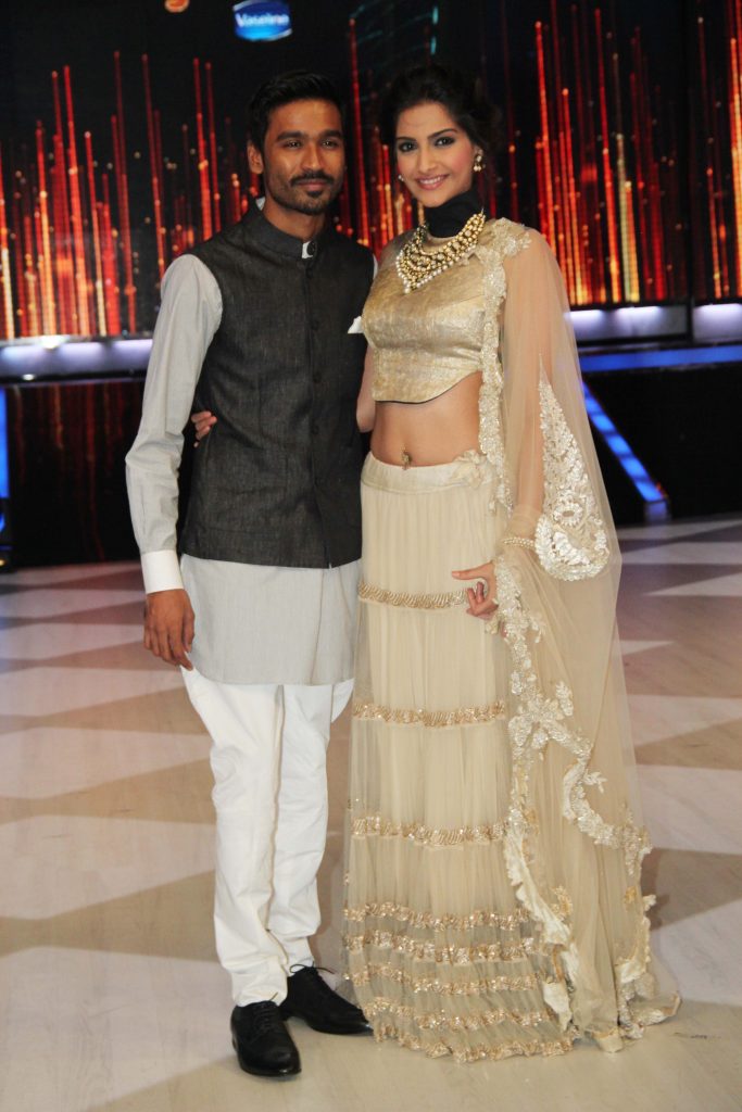 Cool Photo Gallery Of Actor Dhanush With Bollywood Actress Sonam Kapoor (12)