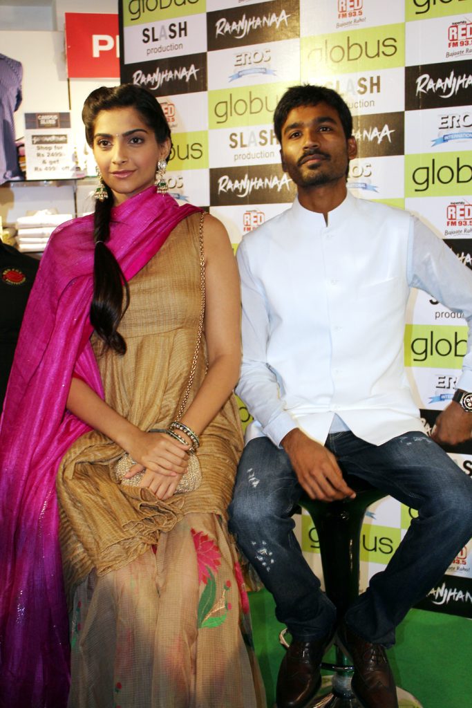Cool Photo Gallery Of Actor Dhanush With Bollywood Actress Sonam Kapoor (18)