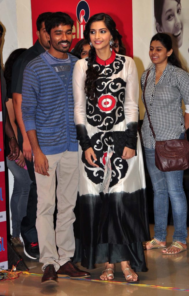 Rare Photos Gallery Of Actor Dhanush With Family And Friends (11)