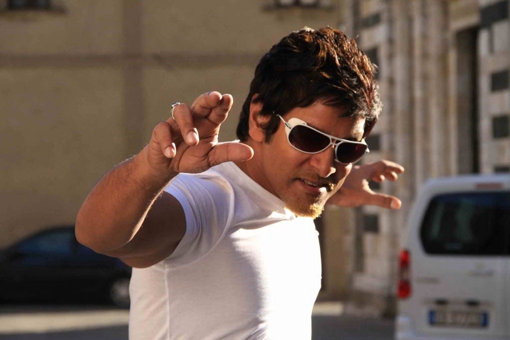 Tamil Actor Vikram Looking Very Smart And Stylish Photos (12)