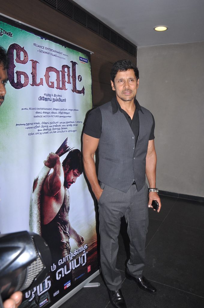 Tamil Actor Vikram Looking Very Smart And Stylish Photos (17)