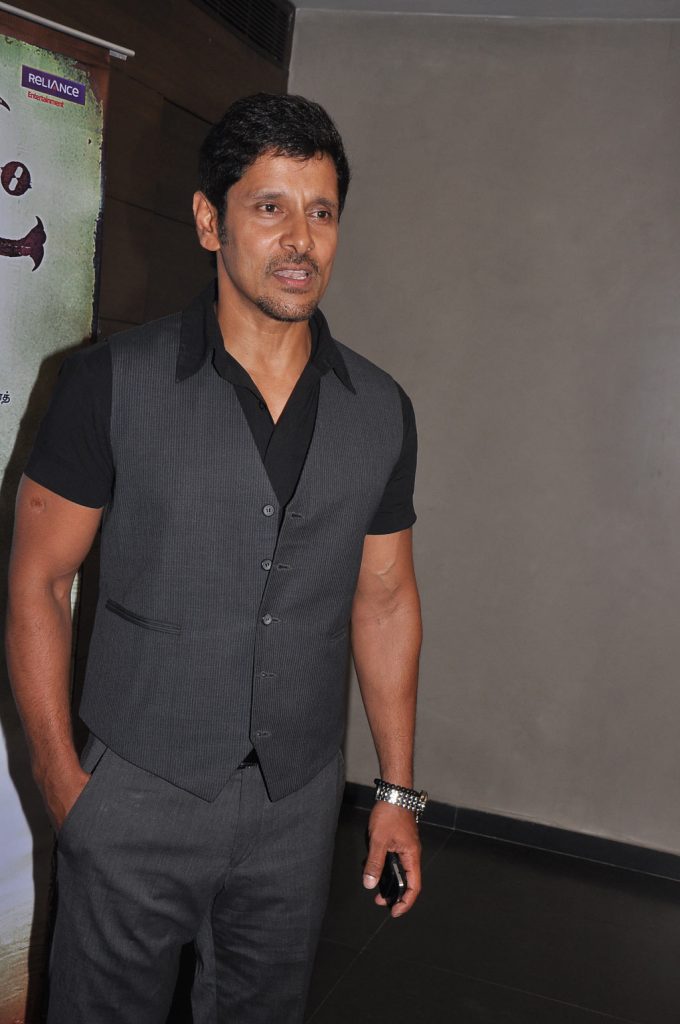 Tamil Actor Vikram Looking Very Smart And Stylish Photos (18)