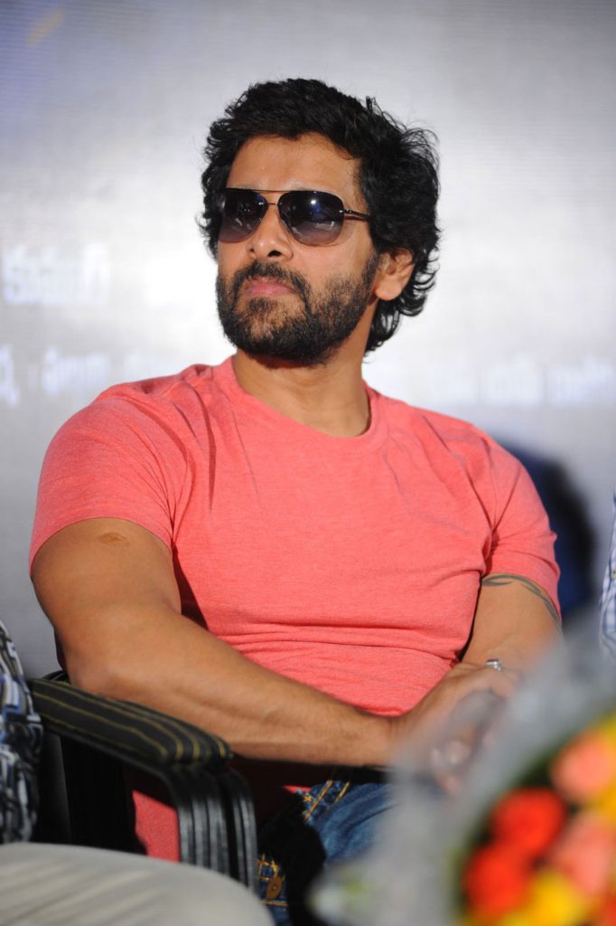 Tamil Actor Vikram Looking Very Smart And Stylish Photos (19)