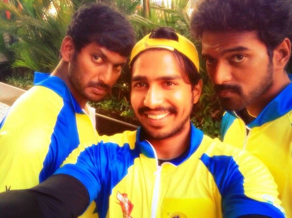 Tamil Hero Vishnu's Cute Unseen Selfie Stills Collection (12)