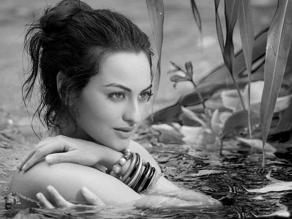 Black And White Pics Of Sonakshi Sinha