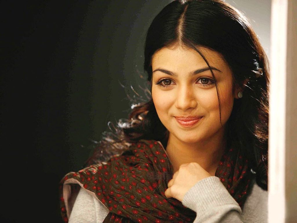 Cute Smiley Face Images Of Ayesha Takia