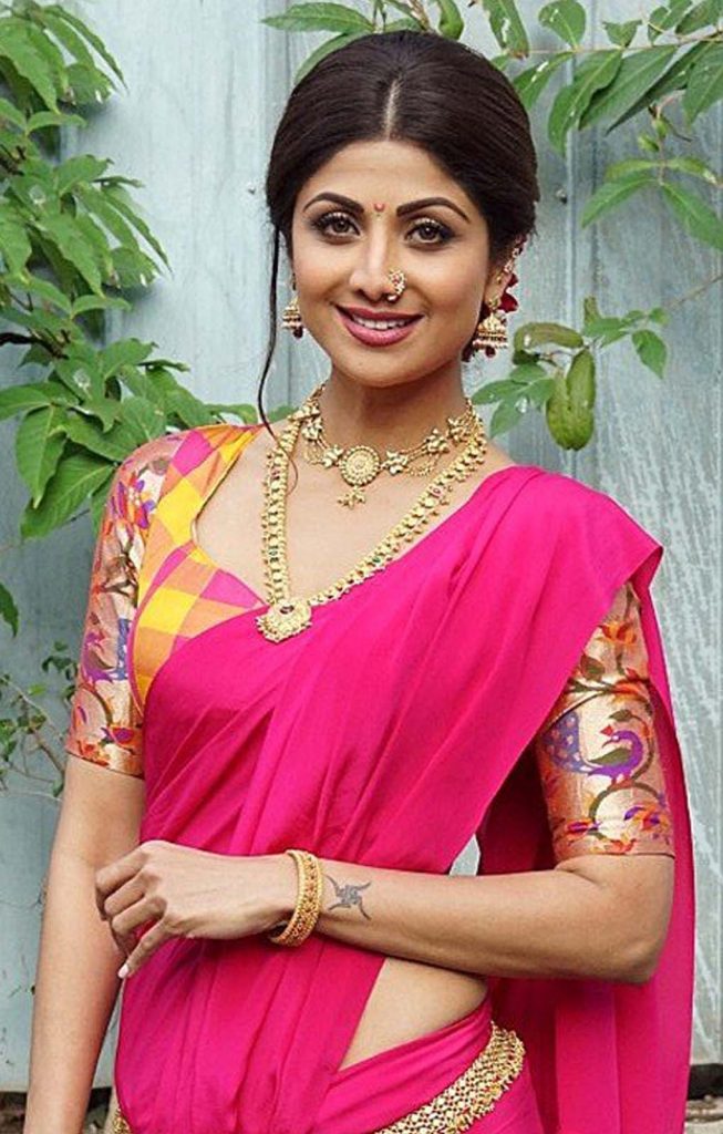 Dazzling Hot Saree Stills Of Shilpa Shetty