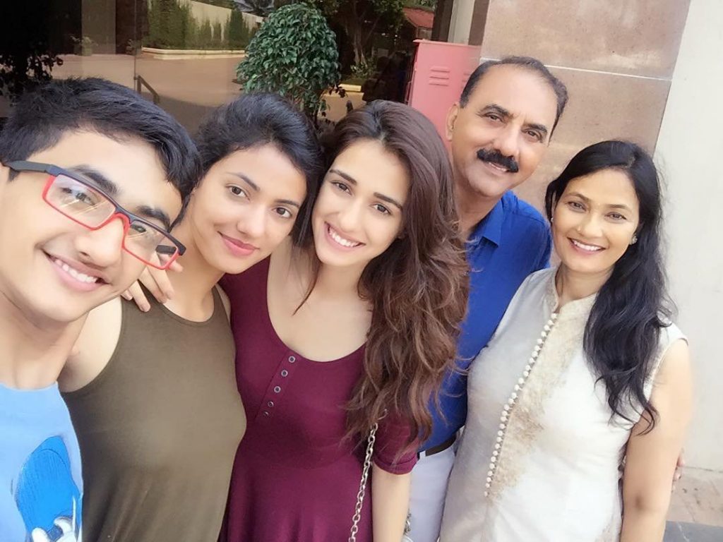 Disha Patani With His Family Selfie