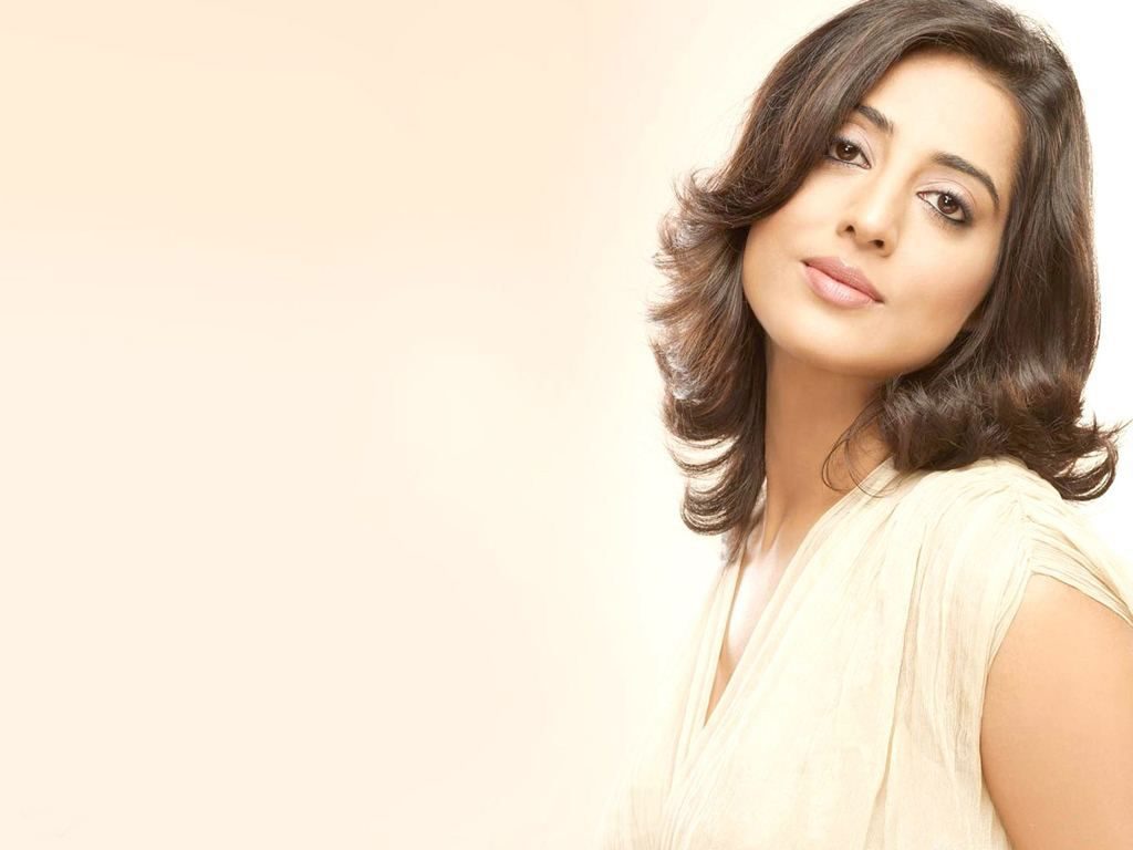 Hot Look HD Wallpapers Of Mahie Gill