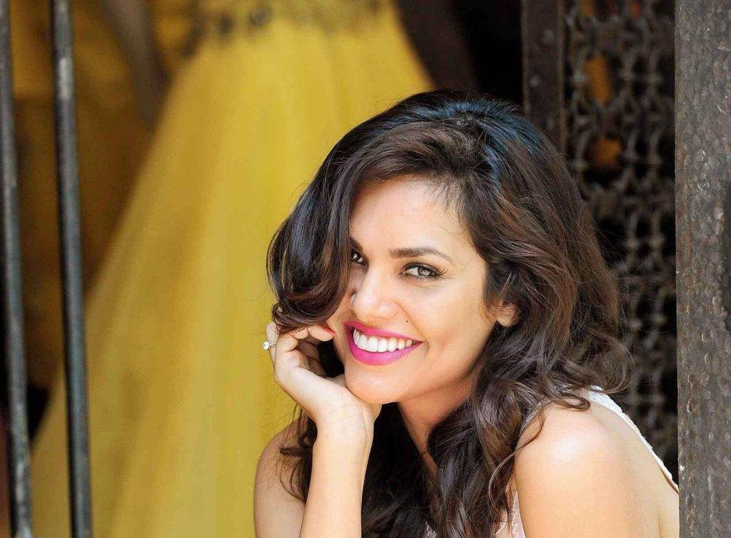 Pretty Smile Pics Of Esha Gupta